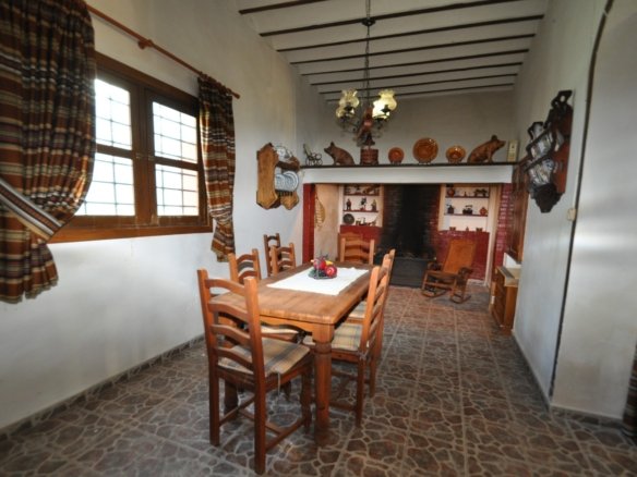 6 Bedroom 3 Bathroom Villa in Fortuna - Caza De Casa