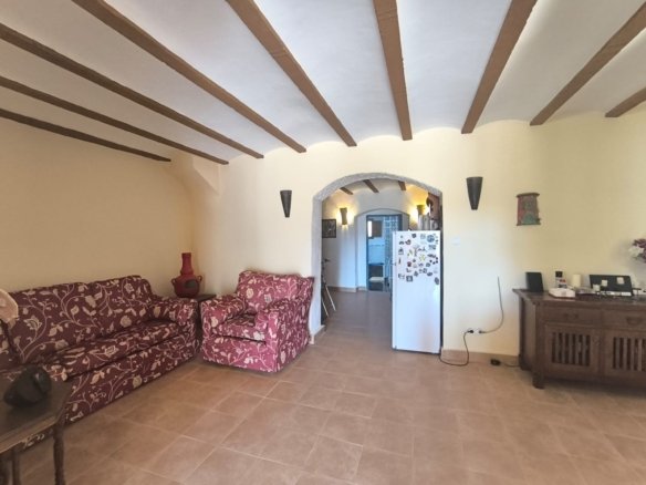 4 Bedroom 2 Bathroom Villa in Chinorlet - Caza De Casa