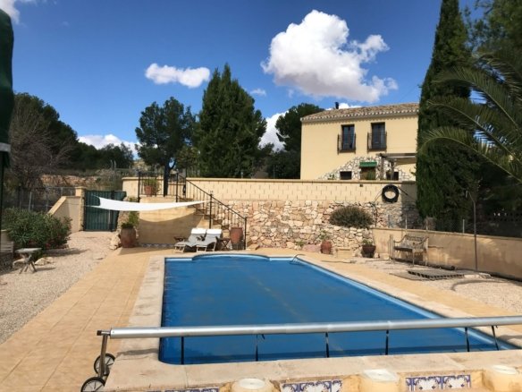 5 Bedroom 2 Bathroom Country House in Monóvar/Monóver - Caza De Casa