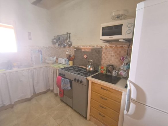 4 Bedroom 2 Bathroom Villa in Chinorlet - Caza De Casa