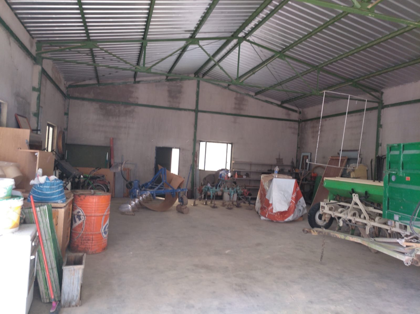 Commercial in Yecla - Caza De Casa