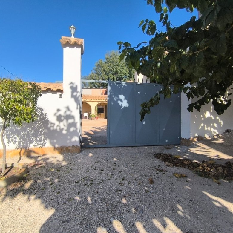 5 Bed 1 Bath Country House in Monóvar/Monóver - Caza De Casa