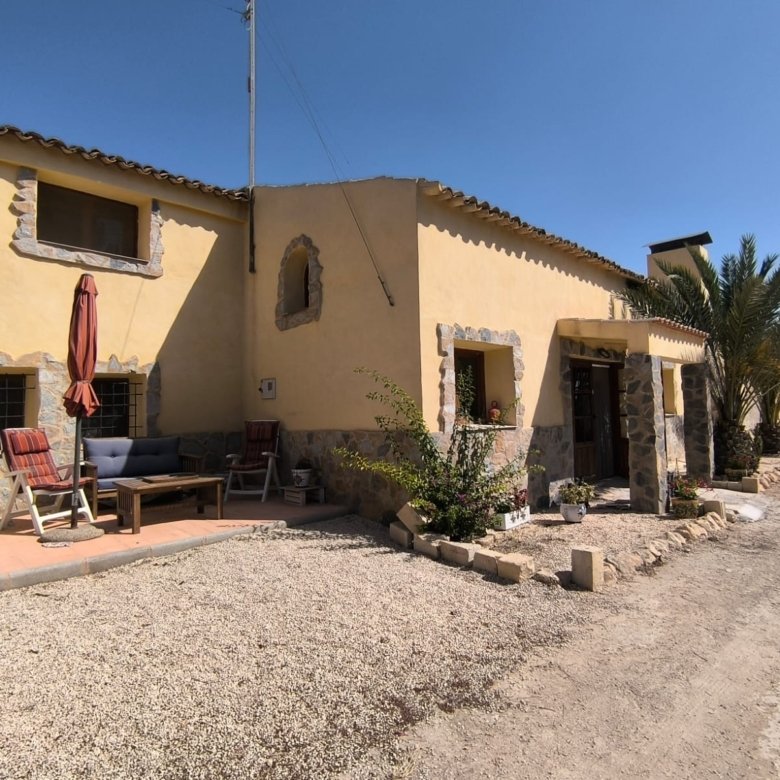 4 Bed 2 Bath Villa in Chinorlet - Caza De Casa