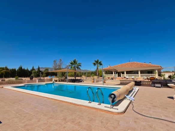 4 Bedroom 4 Bathroom Villa in Pinoso - Caza De Casa
