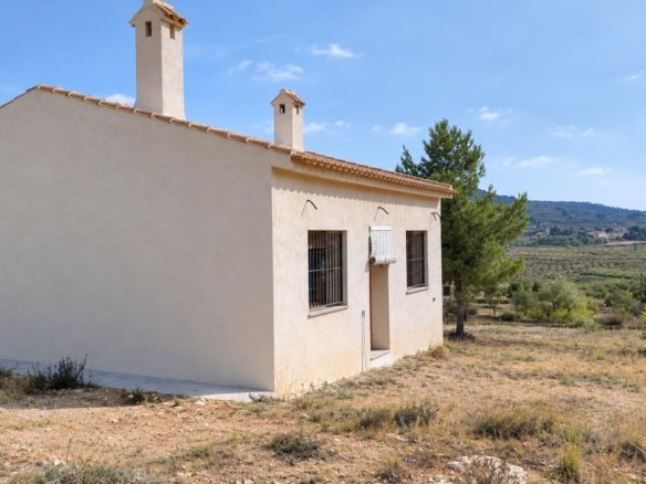 2 Bathroom Country House in Las Encebras - Caza De Casa