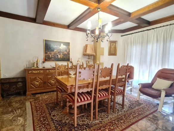 4 Bedroom 3 Bathroom Town House in Elda - Caza De Casa
