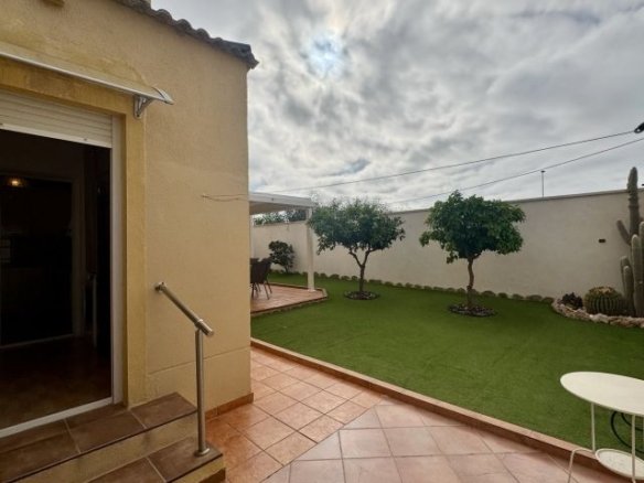 4 Bedroom 2 Bathroom Villa in Torrevieja - Caza De Casa