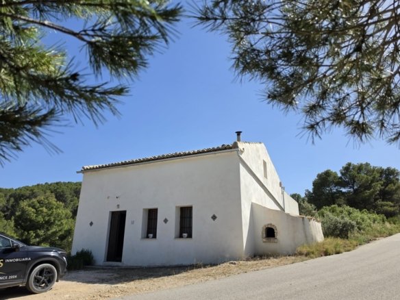 3 Bedroom 1 Bathroom Country House in Villena - Caza De Casa