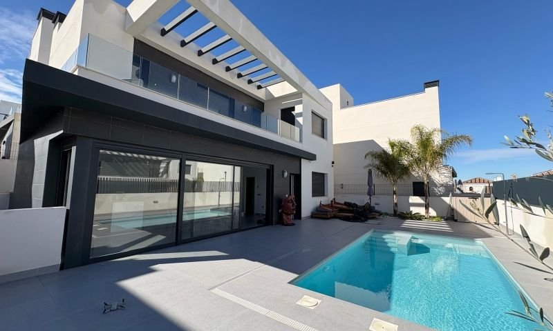 3 Bedroom 2 Bathroom Villa in Algorfa - Caza De Casa