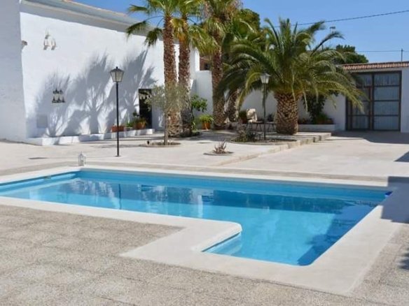 5 Bedroom 2 Bathroom Villa in Torre Del Rico - Caza De Casa