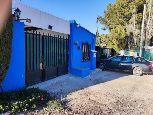 3 Bedroom 1 Bathroom Country House in Yecla - Caza De Casa