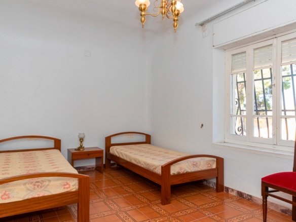 7 Bedroom 2 Bathroom Villa in Yecla - Caza De Casa