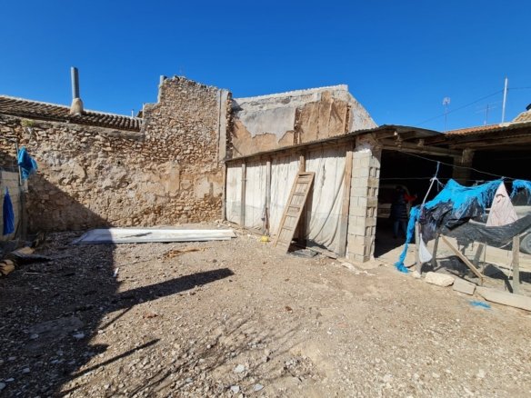 Land in Pinoso - Caza De Casa