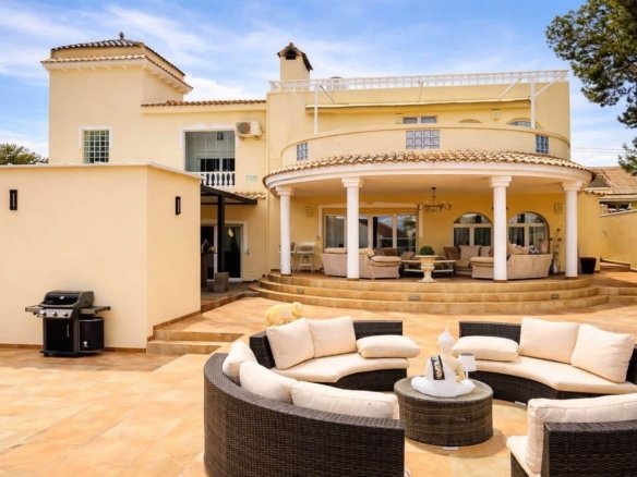 4 Bedroom 3 Bathroom Villa in San Miguel de Salinas - Caza De Casa