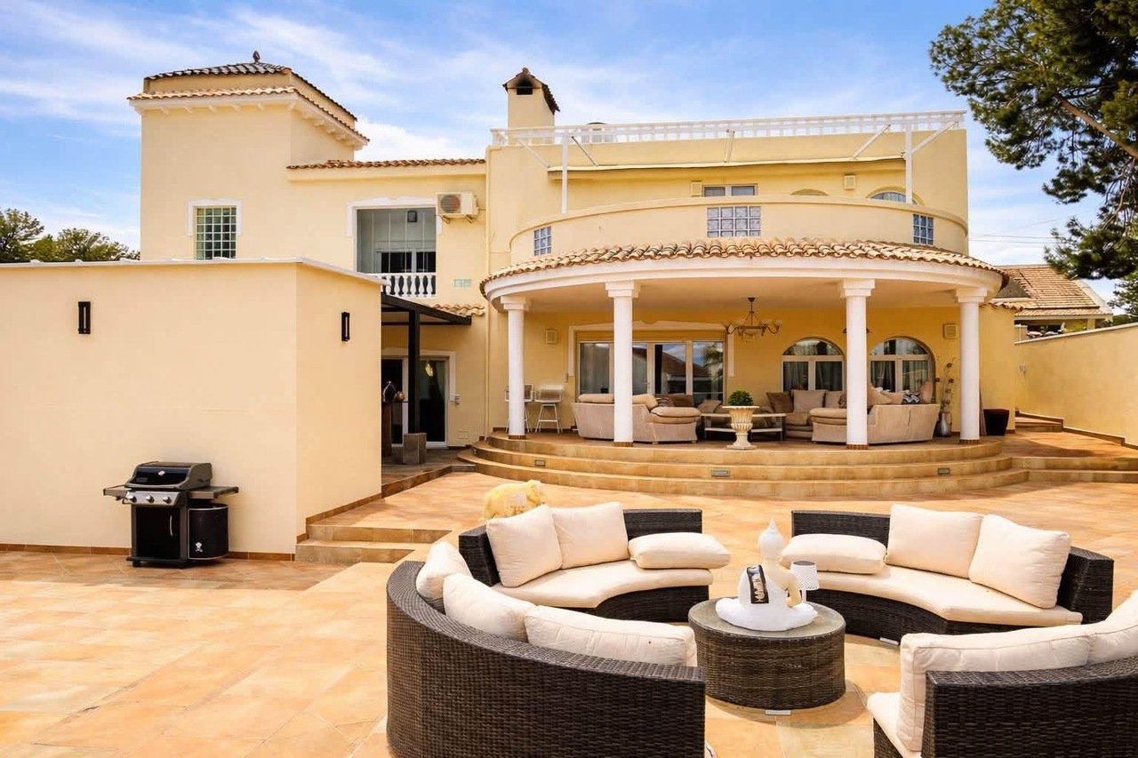 b6b6a9f2-ce2a-47c4-b53b-791d9c89abf2_xlarge 4 Bedroom 3 Bathroom Villa in San Miguel de Salinas - Caza De Casa