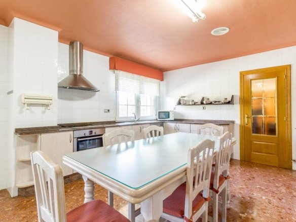 7 Bedroom 3 Bathroom Villa in Yecla - Caza De Casa