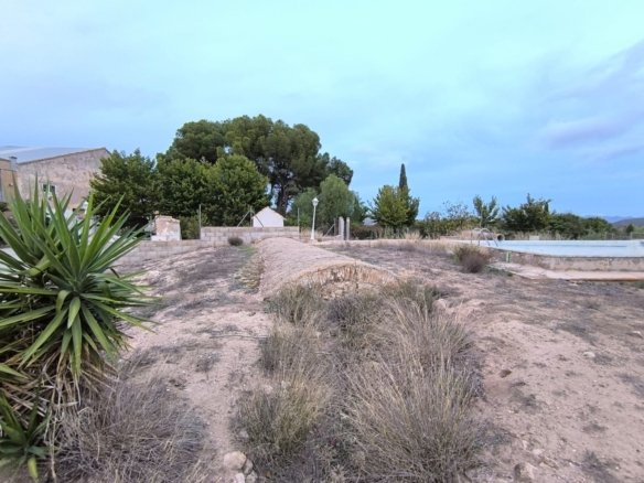 14 Bedroom 3 Bathroom Country House in Villena - Caza De Casa