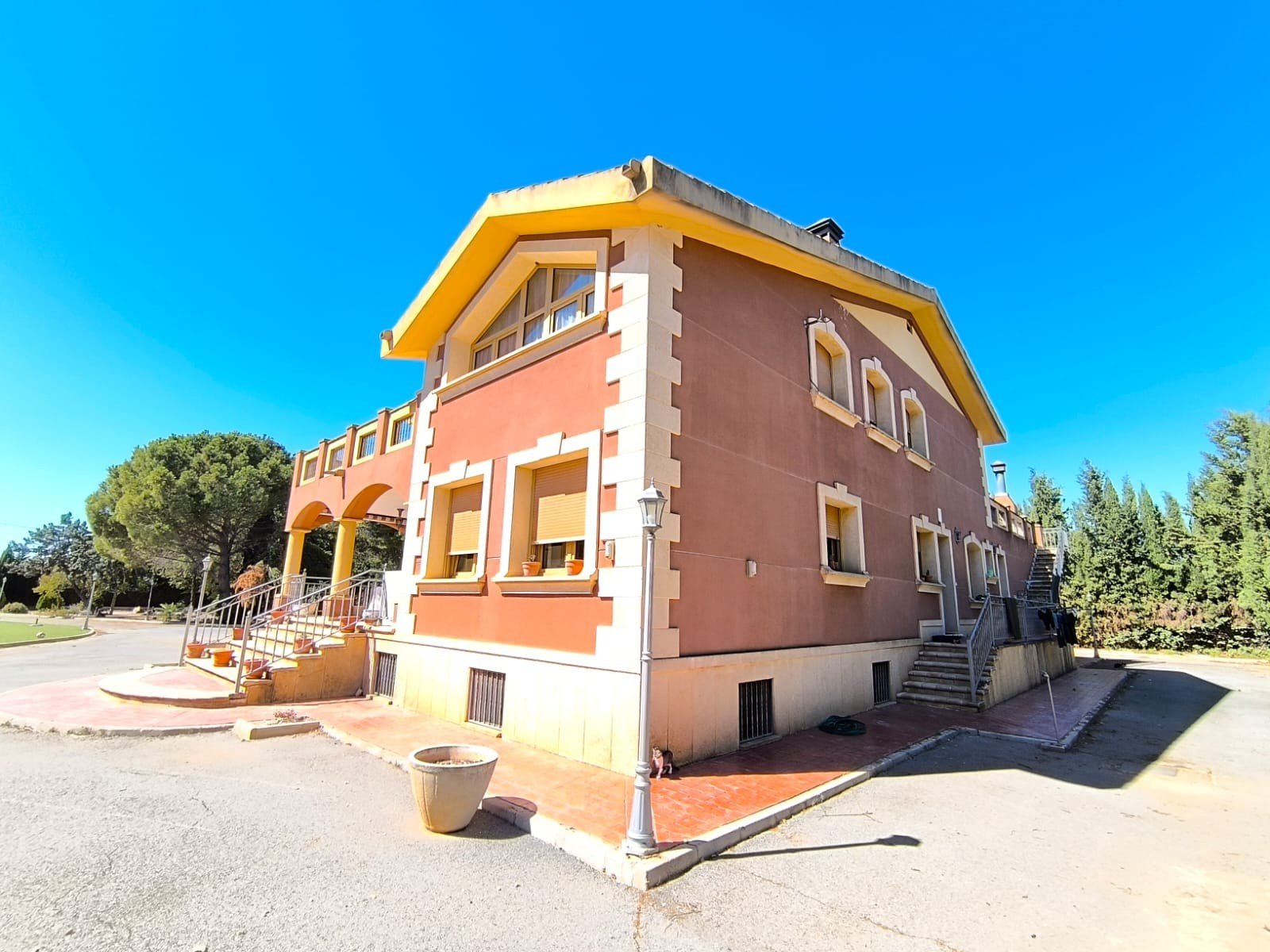 6 Bedroom 3 Bathroom Villa in Yecla - Caza De Casa