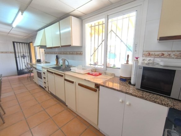5 Bedroom 1 Bathroom Country House in Monóvar/Monóver - Caza De Casa