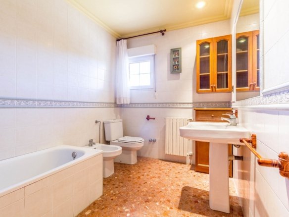 7 Bedroom 3 Bathroom Villa in Yecla - Caza De Casa