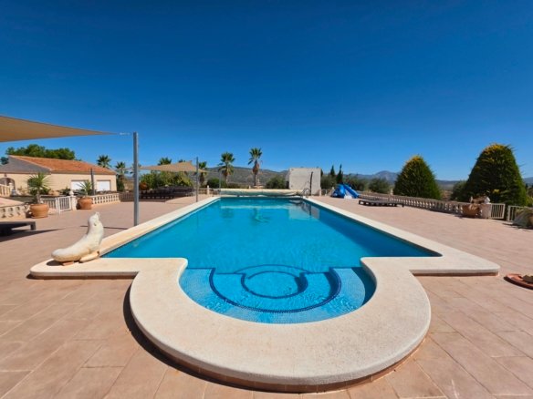 4 Bedroom 4 Bathroom Villa in Pinoso - Caza De Casa