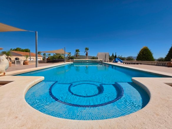 4 Bedroom 4 Bathroom Villa in Pinoso - Caza De Casa