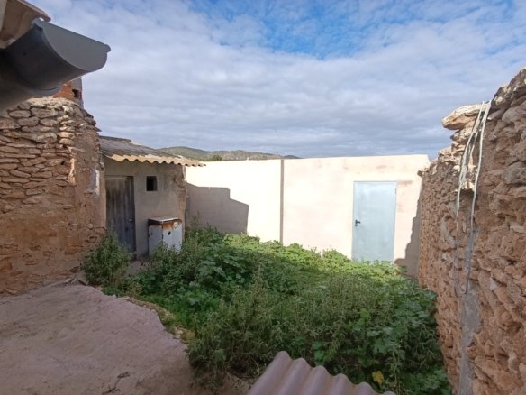 4 Bedroom 1 Bathroom Town House in Raspay - Caza De Casa