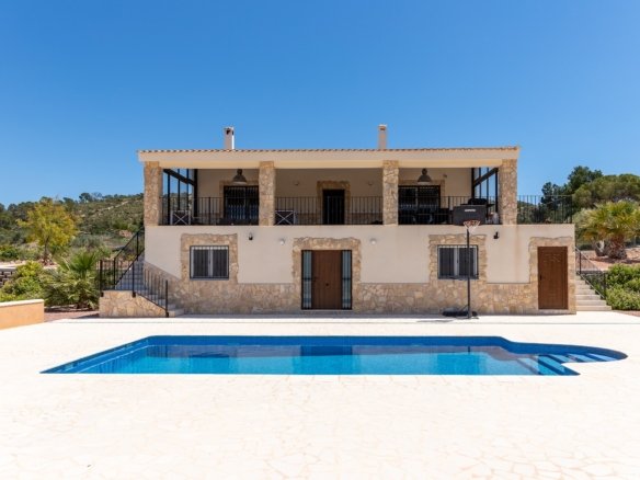 5 Bedroom 3 Bathroom Villa in La Romana - Caza De Casa