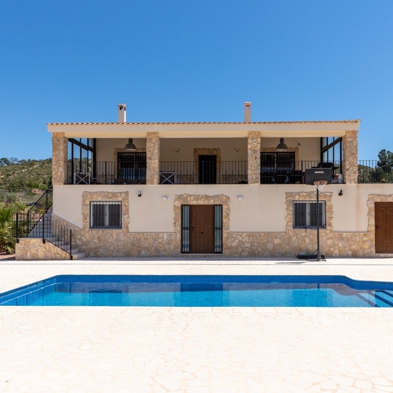 5 Bed 3 Bath Villa in La Romana - Caza De Casa