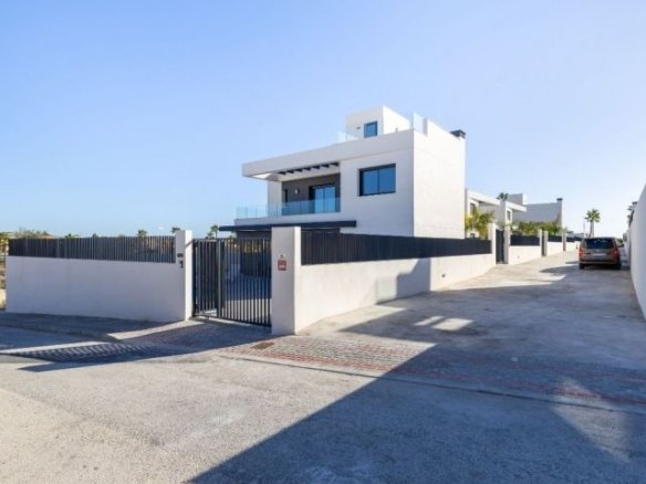 3 Bedroom 2 Bathroom Villa in Algorfa - Caza De Casa