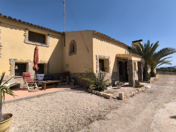 4 Bedroom 2 Bathroom Villa in Chinorlet - Caza De Casa