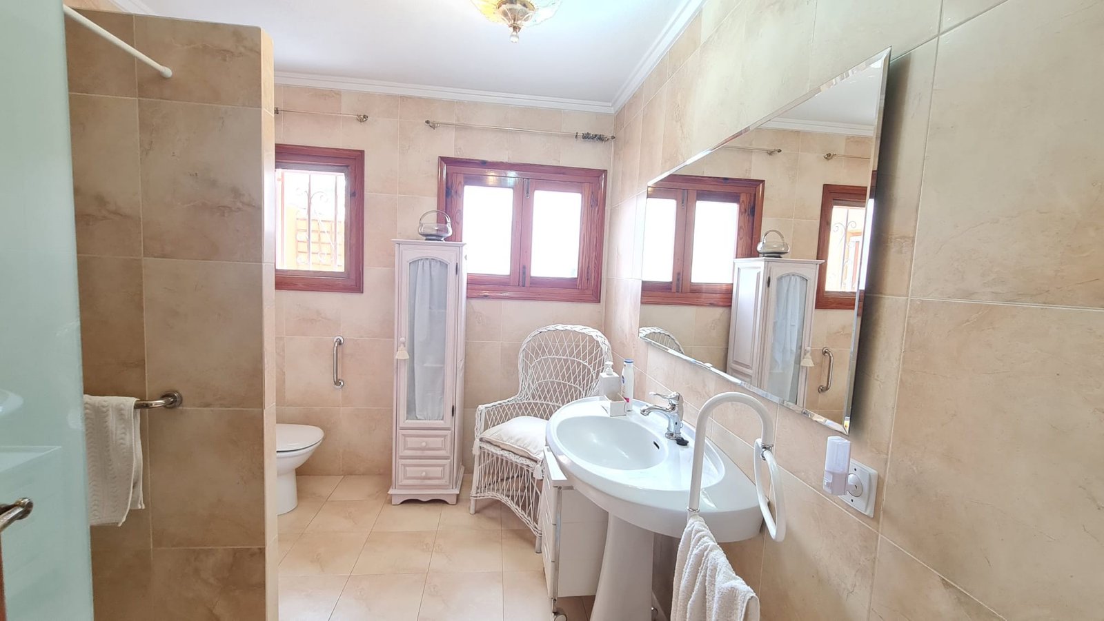 4 Bedroom 3 Bathroom Town House in Elda - Caza De Casa