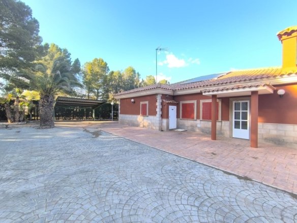 5 Bedroom 3 Bathroom Villa in Yecla - Caza De Casa