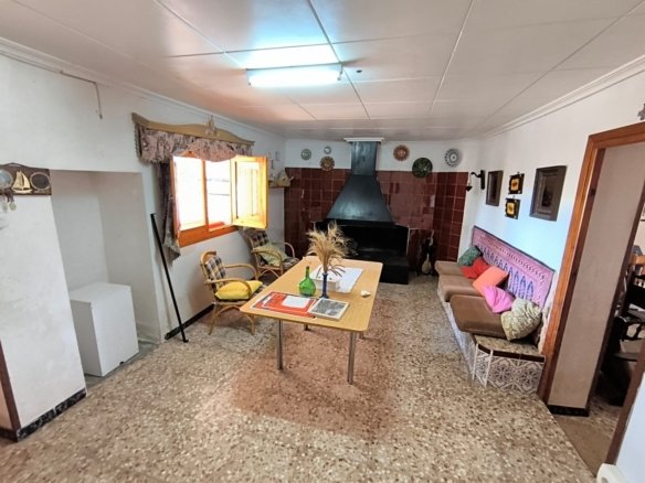 7 Bedroom 2 Bathroom Country House in Yecla - Caza De Casa