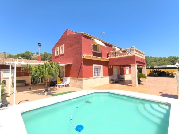 6 Bedroom 3 Bathroom Villa in Yecla - Caza De Casa