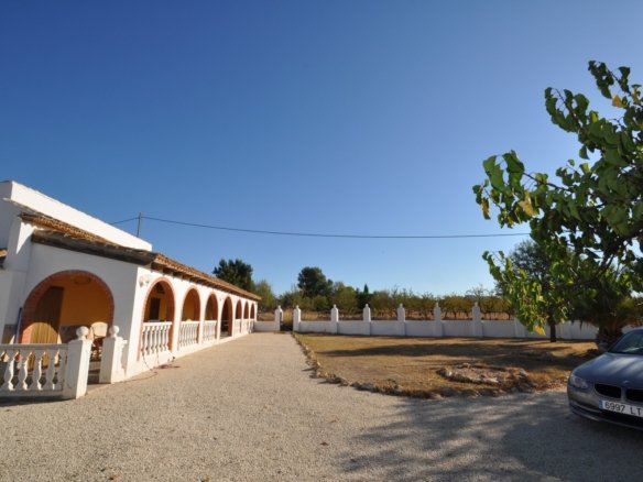 8 Bedroom 4 Bathroom Country House in Pinoso - Caza De Casa