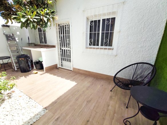 3 Bed 1 Bath Town House in Playa Flamenca - Caza De Casa