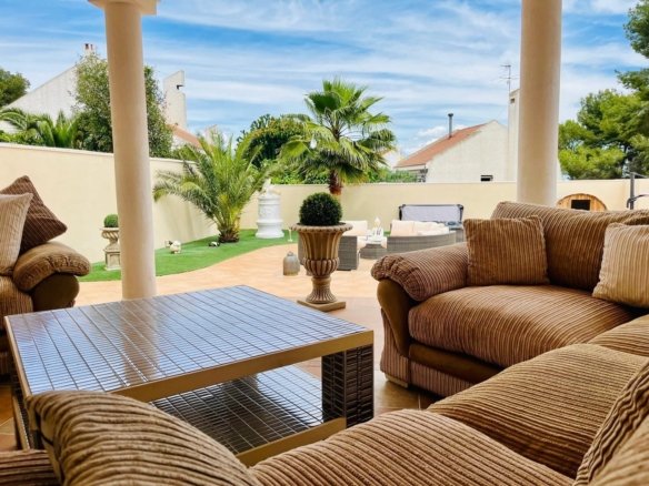 4 Bedroom 3 Bathroom Villa in San Miguel de Salinas - Caza De Casa
