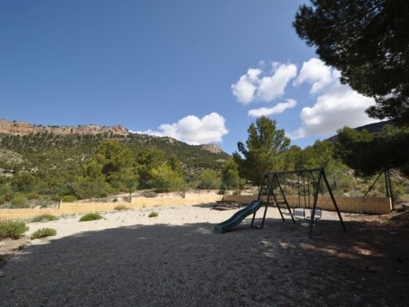 5 Bedroom 3 Bathroom Villa in Castalla - Caza De Casa