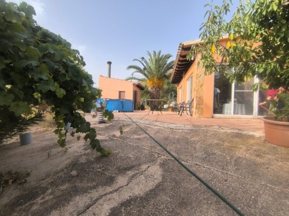 3 Bedroom 1 Bathroom Country House in Pinoso - Caza De Casa
