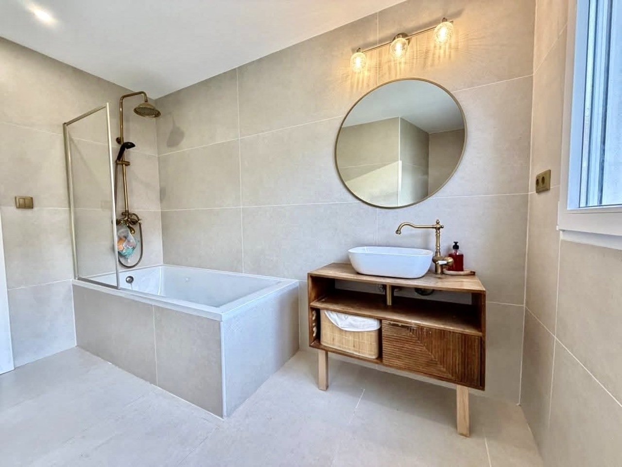 6 Bed 2 Bath Villa in Villamartin - Caza De Casa