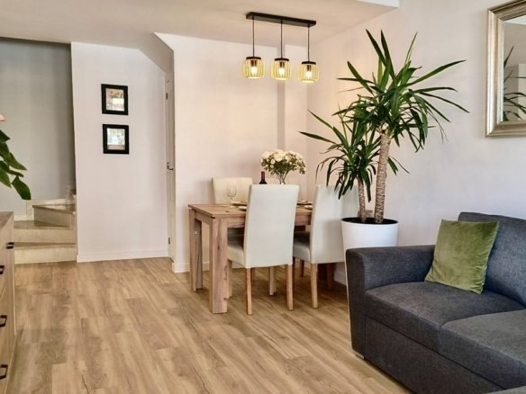 3 Bed 2 Bath Town House in Los Altos - Caza De Casa