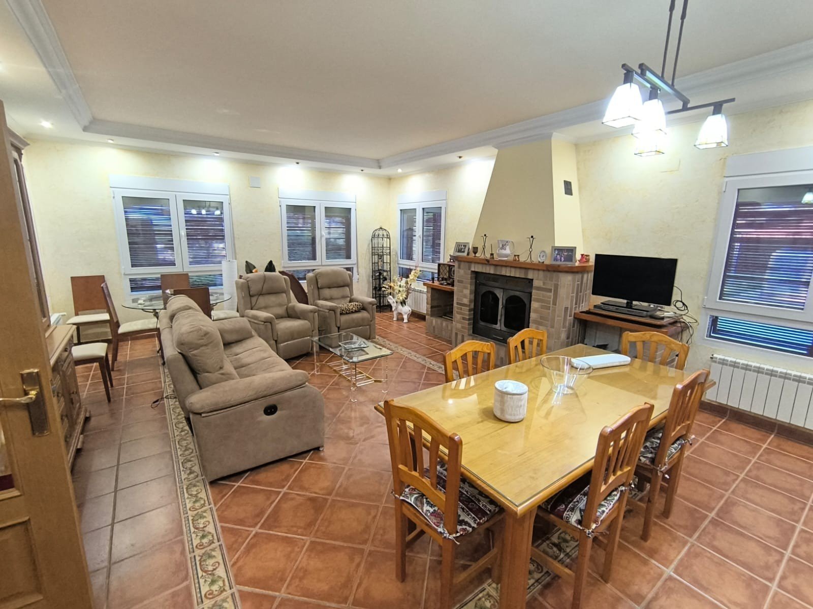 5 Bedroom 3 Bathroom Villa in Yecla - Caza De Casa