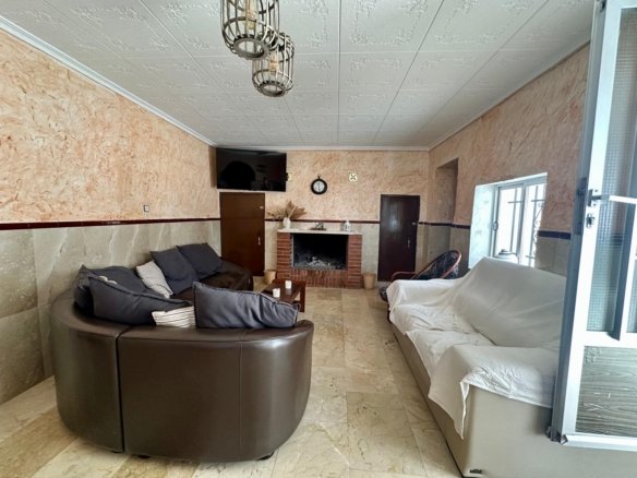 5 Bedroom 2 Bathroom Villa in Torre Del Rico - Caza De Casa