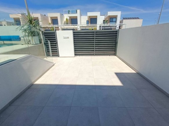 5 Bedroom 4 Bathroom Villa in Rojales - Caza De Casa