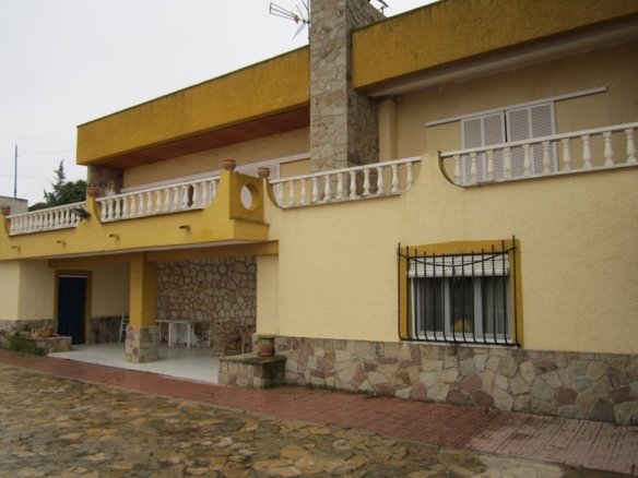 7 Bedroom 3 Bathroom Villa in Yecla - Caza De Casa