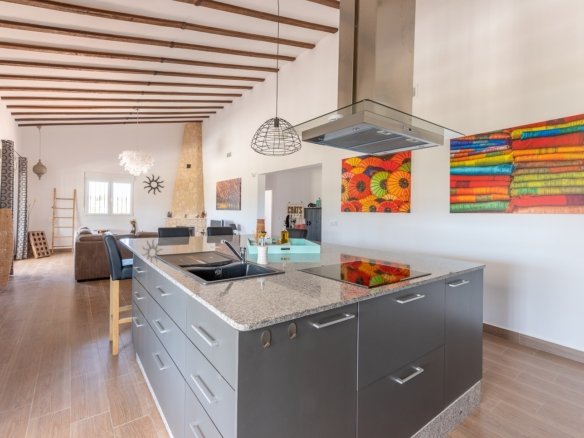 5 Bed 3 Bath Villa in La Romana - Caza De Casa