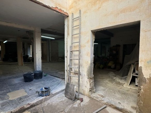 Commercial in Alicante - Caza De Casa