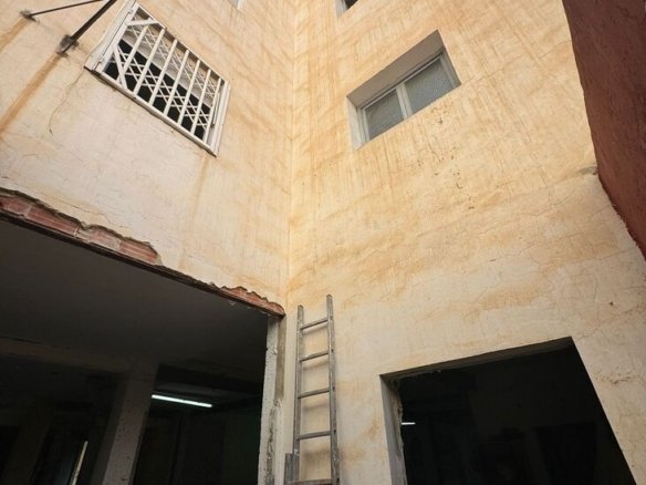 Commercial in Alicante - Caza De Casa
