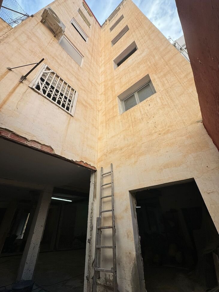 Commercial in Alicante - Caza De Casa